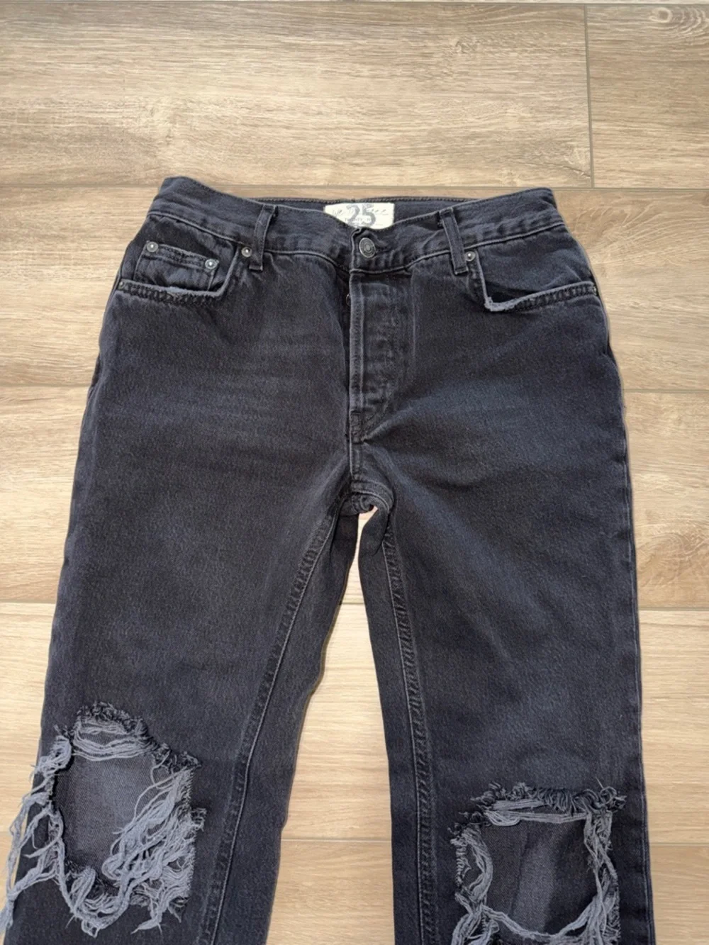 Free People "Maggie" mid-rise distressed straight-leg jeans in a black wash 25 - Picture 5 of 9